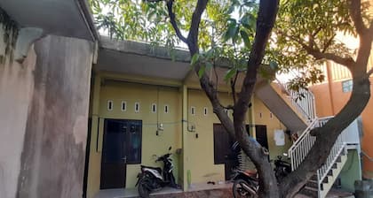 Hotel O Aero Kost Bu Lisa Syariah Near Pasar Tradisional Lawang