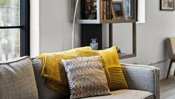 电视、壁炉、立体声音响、办公室