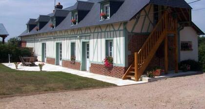 Country gite with enclosed garden located 1 hour 15 from the seaside