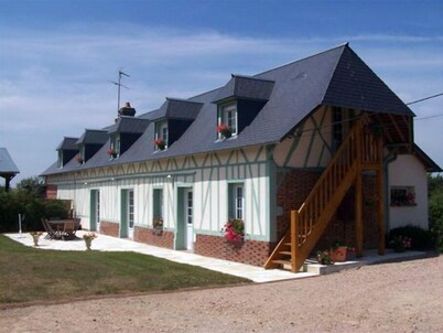 Country gite with enclosed garden located 1 hour 15 from the seaside