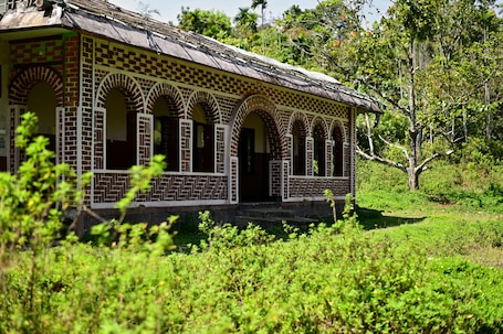 Basic Cottage | Raised toilet seat