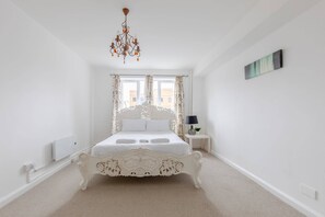 Basic Apartment | 2 bedrooms, bed sheets - Well Located 2BD Flat 20 Mins to Tower Bridge! (London)