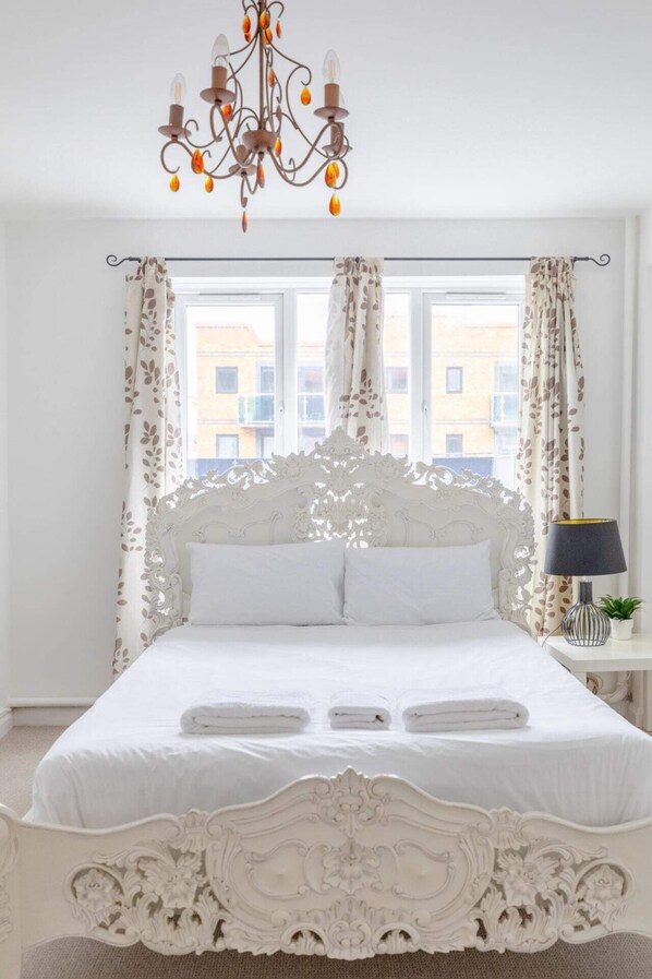 เบสิกอพาร์ทเมนท์ | 2 ห้องนอน, ผ้าปูที่นอน