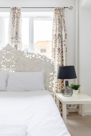 Basic Apartment | 2 bedrooms, bed sheets - Well Located 2BD Flat 20 Mins to Tower Bridge! (London)