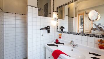 Classic Apartment | Bathroom