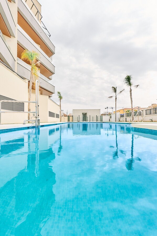 Pool - Luxe Penthouse Marinsa Beach, Mc01, Korte Loopafstand van Strand en Boulevard (El Morche)