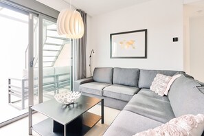 Smart TV - Luxe Penthouse Marinsa Beach, Mc01, Korte Loopafstand van Strand en Boulevard (El Morche)