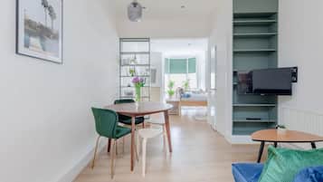 Basic Apartment | Dining