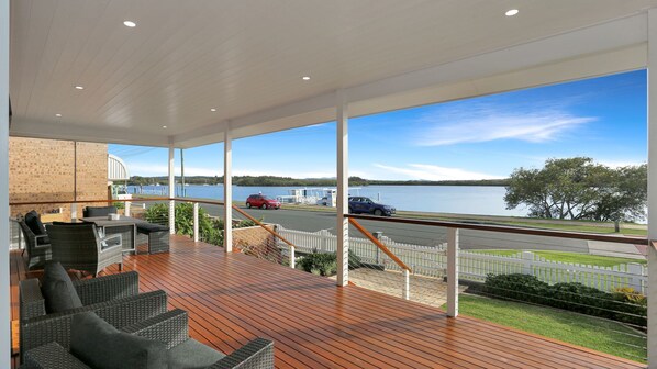 Terrace/patio - Wataview Marine Drive (Tea Gardens)