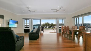 Interior - Wataview Marine Drive (Tea Gardens)