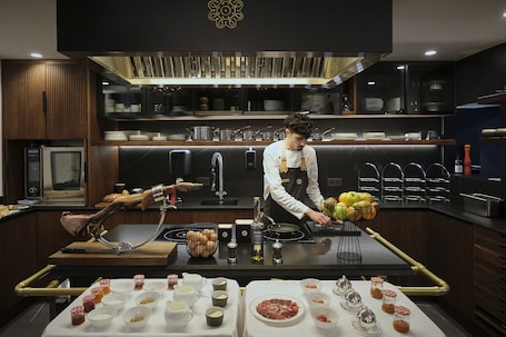 Free daily cooked-to-order breakfast
