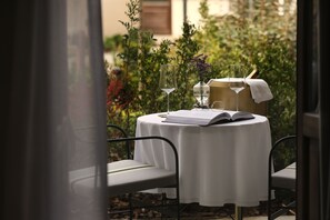 Luxury Room, Garden View | Terrace/patio - EUNICE HOTEL GASTRONOMICO (Salamanca)