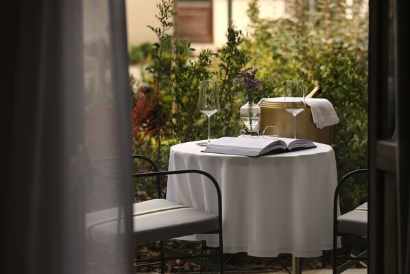 Luxury Room, Garden View | Terrace/patio - EUNICE HOTEL GASTRONOMICO (Salamanca)