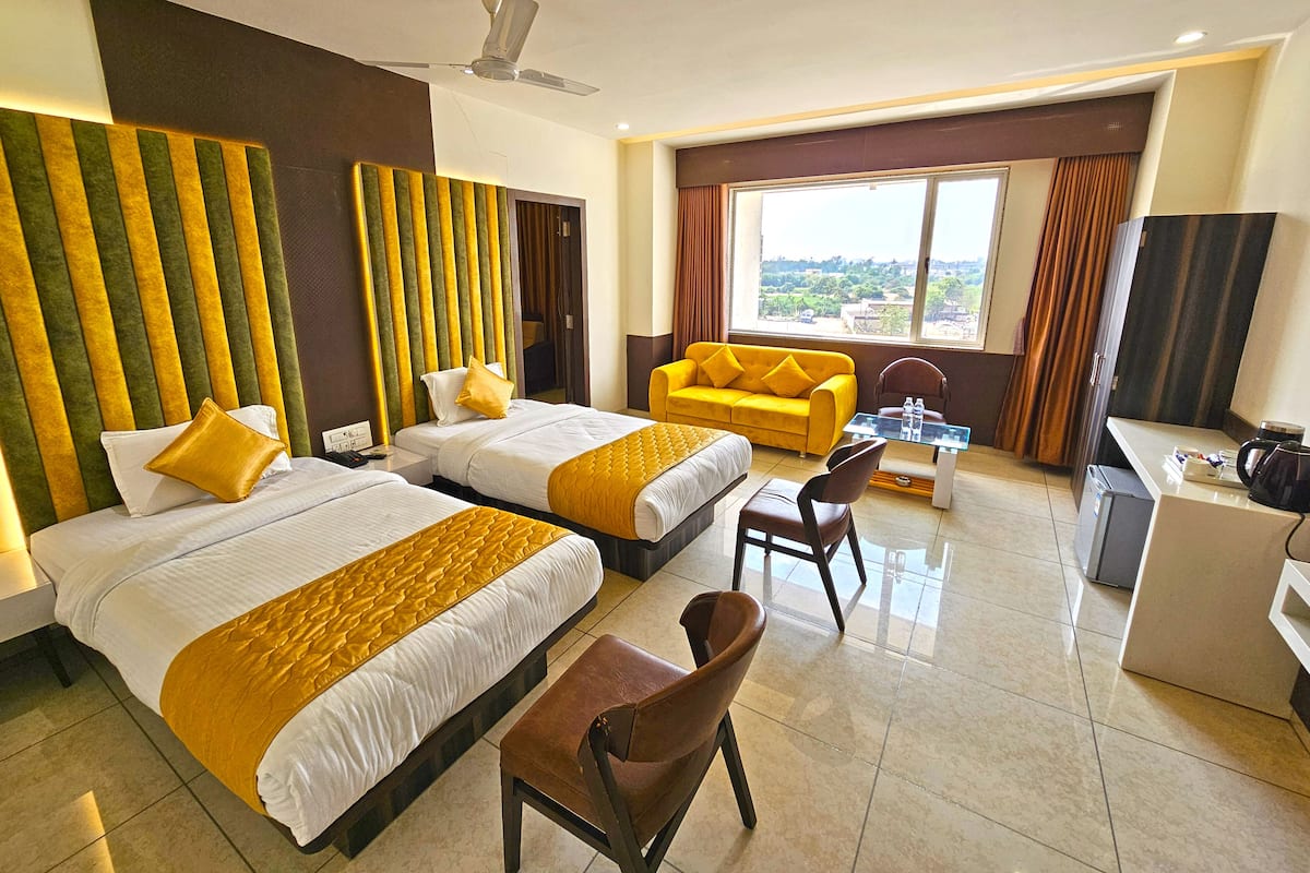 Deluxe Suite | Desk, laptop workspace, free WiFi, bed sheets
