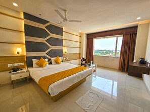 Deluxe Double Room | Desk, laptop workspace, free WiFi, bed sheets