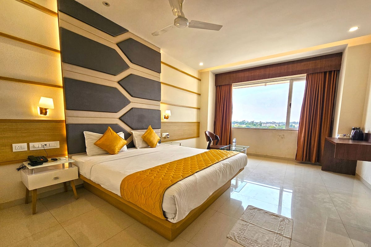 Deluxe Double Room | Desk, laptop workspace, free WiFi, bed sheets