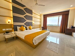 Deluxe Double Room | Desk, laptop workspace, free WiFi, bed sheets