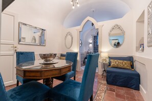Dining - Il Moresco è un luogo magico che ti accoglierà nelle sue confortevoli camere.  (Catania)