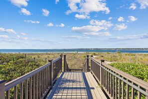 Property grounds - Beachfront, Sunset Views! 1840 Beachside Tennis (Hilton Head Island)