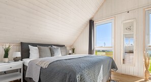 2 makuuhuonetta, silitysrauta/-lauta, vauvan matkasänky, ilmainen Wi-Fi