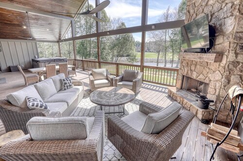 Spacious Home in Appalachian Mountains - Hot Tub, Firepit, on the Tocccoa River!