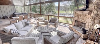 Spacious Home in Appalachian Mountains - Hot Tub, Firepit, on the Tocccoa River!