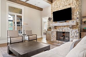 Smart-TV, peis og stereoanlegg