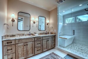 Shower, hair dryer, towels, soap - Spacious Home in Appalachian Mountains - Hot Tub, Firepit, on the Tocccoa River! (Suches)