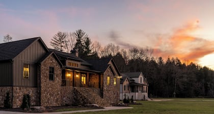Spacious Home in Appalachian Mountains - Hot Tub, Firepit, on the Tocccoa River!
