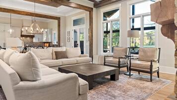 Smart TV, fireplace, stereo