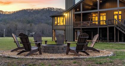 Spacious Home in Appalachian Mountains - Hot Tub, Firepit, on the Tocccoa River!