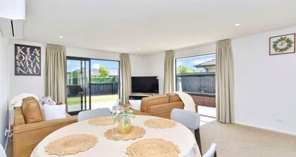 Charming 4-bedroom home located near Christchurch International Airport.