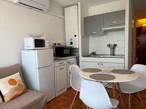 Fridge, microwave, stovetop, coffee/tea maker