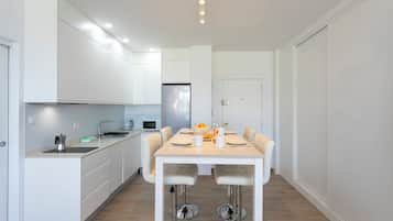Appartement Familial | Cuisine privée | Grand réfrigérateur, micro-ondes, four, lave-vaisselle