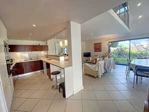 Interior - 30s Family Home, Renovated, Central, 8-10 Pers. (Port-Louis)
