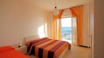 Apartment (2 Bedrooms) | 2 bedrooms, iron/ironing board, bed sheets