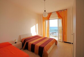 2 habitaciones, tabla de planchar con plancha y ropa de cama 