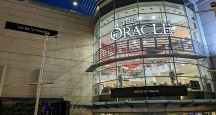 Stunning 3-bed House in the Heartreading