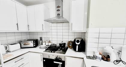 Stunning 3-bed House in the Heartreading