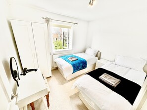 3 bedrooms, free WiFi, bed sheets - Stunning 3-bed House in the Heartreading (Reading)