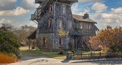 A combo of the 2nd and 3rd floors of SkyDeck House, dog / pet friendly!