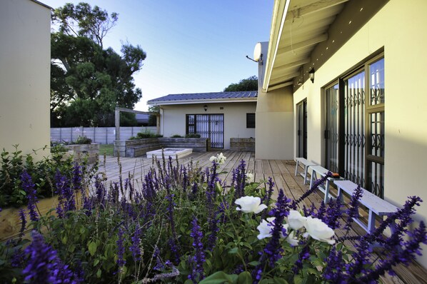 Exterior - Sandy Feet Langebaan 8-sleeper (Langebaan)