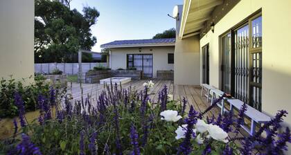 Sandy Feet Langebaan 8-sleeper