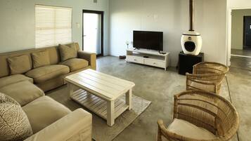 Comfort House | Living area | 42-inch flat-screen TV with satellite channels, fireplace