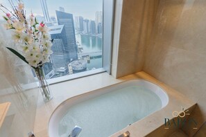 Living area - Elegant Studio Address Marina (Dubai)