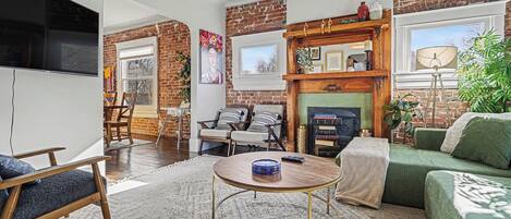 Televisio, työhuone, tietokoneen näyttö