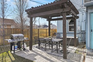 Outdoor dining - Gorgeous Victorian home, ideal for family! (Denver)