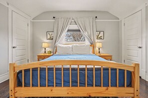 5 bedrooms, desk, iron/ironing board, travel cot - Gorgeous Victorian home, ideal for family! (Denver)