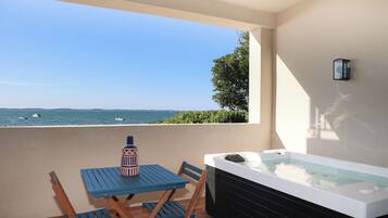 Suite Vue Mer Jacuzzi | Terrass/Patio