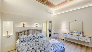 Deluxe Apartment | 2 bedrooms, individually decorated, desk, soundproofing